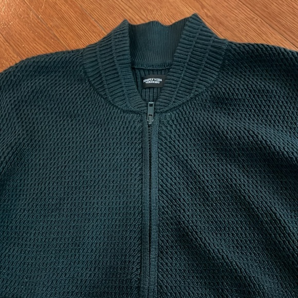 New Vera Wang zip sweater - Picture 2 of 6